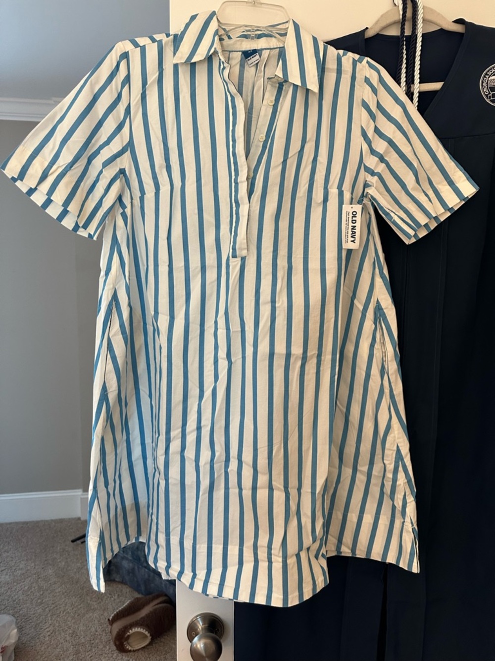 Old Navy White & Teal Vertical Stripe Short-Sleeve Button Shirt